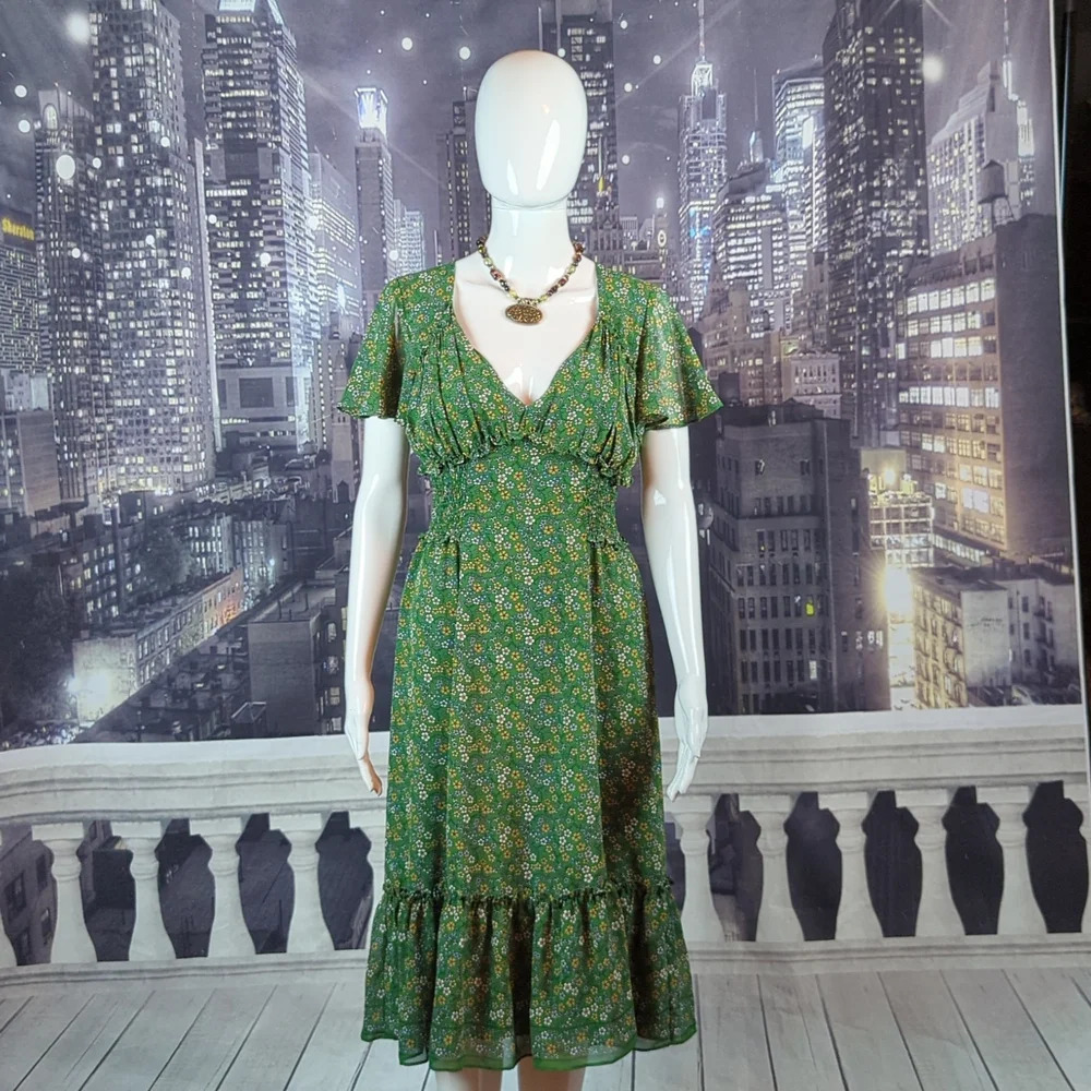 Max Studio sz XS Green Floral V-Neck Below the Knee Ruffled Dress